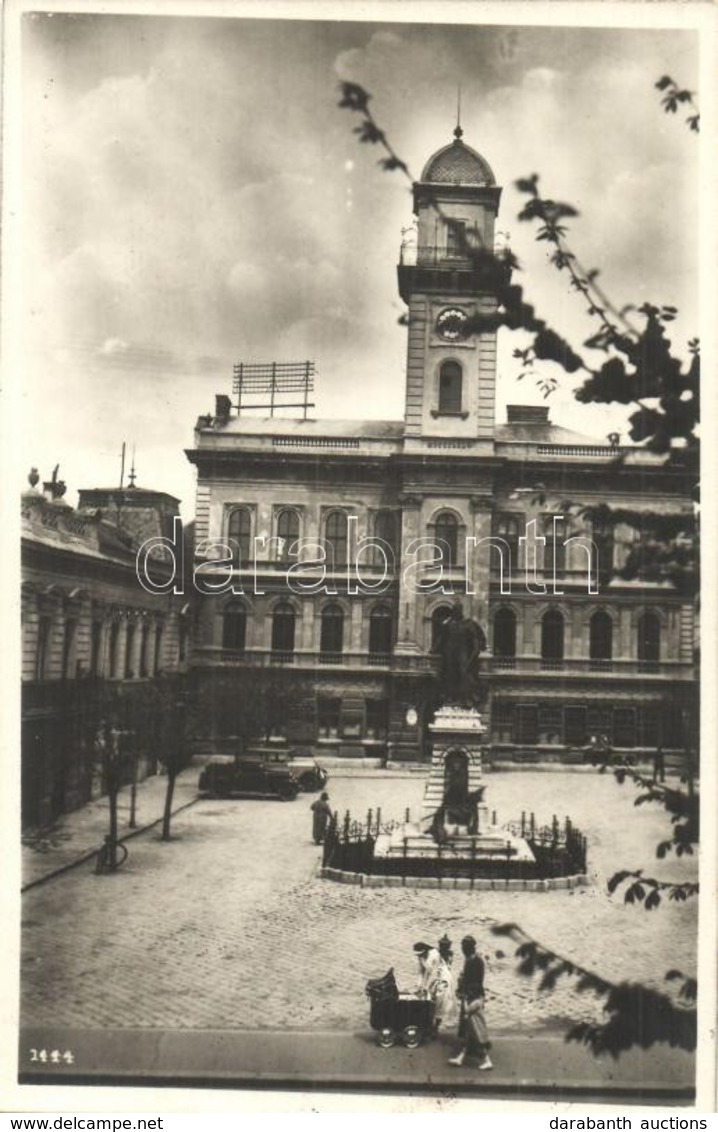 T2 Komárom, Komárnó; Városháza, Babakocsi, Autók, Klapka Szobor / Town Hall, Baby Carriage, Automobiles, Statue - Unclassified