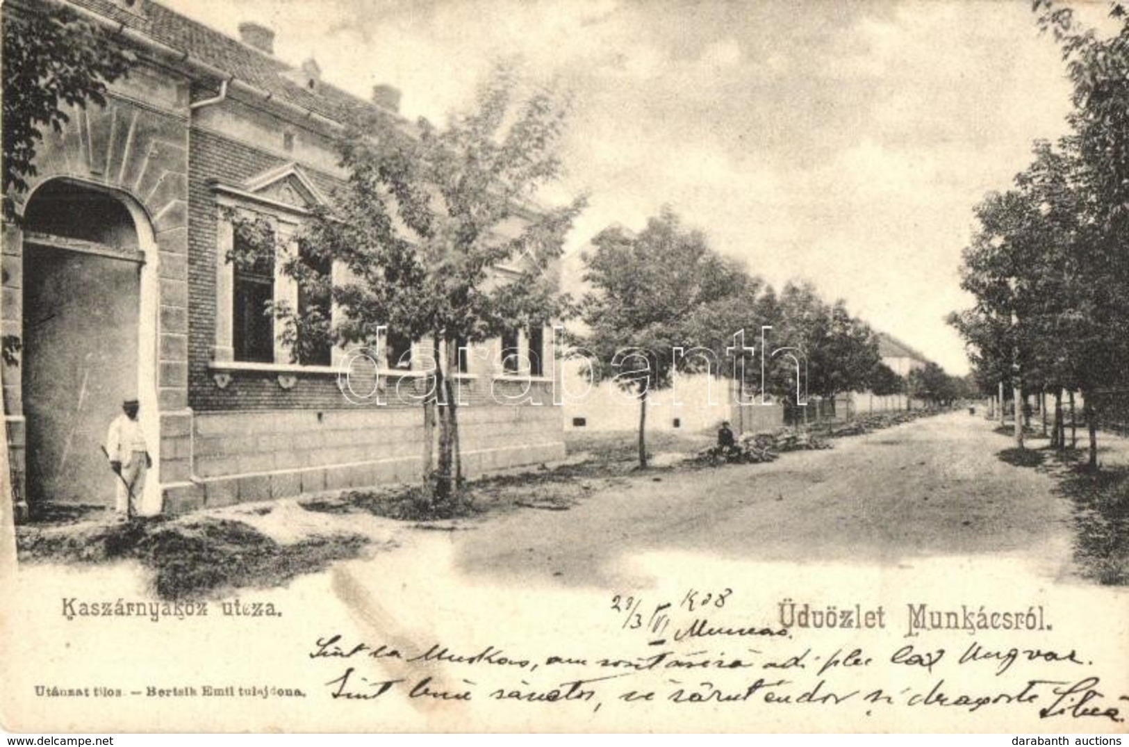 T2 1908 Munkács, Mukacheve, Mukacevo; Kaszárnyaköz Utca. Kiadja Bertsik Emil / Street View - Zonder Classificatie