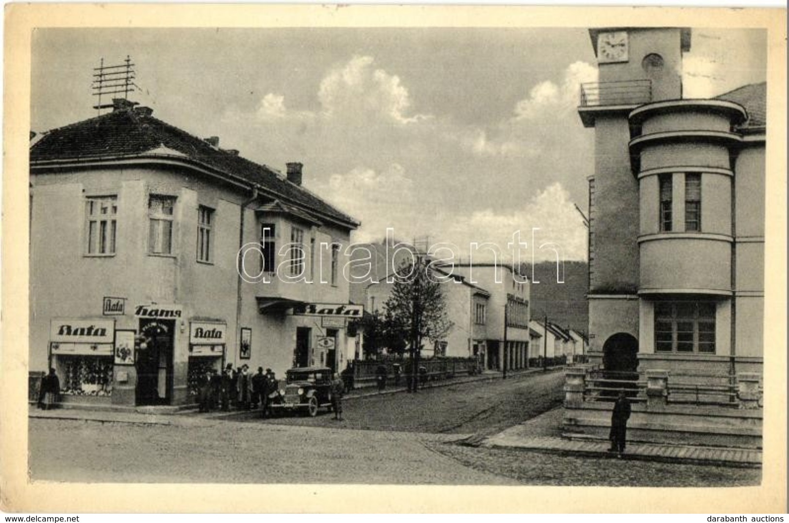 T2 Szolyva, Svalava, Svaliava; Utcakép A Bata üzlettel, Autó + Kétnyelvű Bélyegző / Street View With Shop, Automobile +  - Non Classés