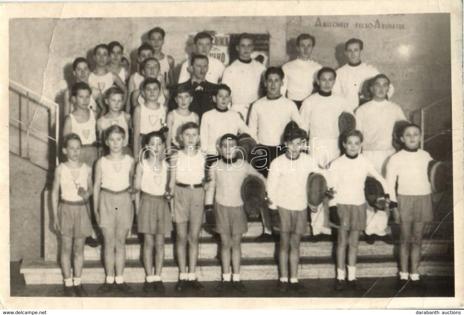 ** T3 Magyar Junior Dinamo (?) Vívócsapat, Csoportkép / Group Photo Of The Hungarian Junior Fencing Team (EB) - Non Classés