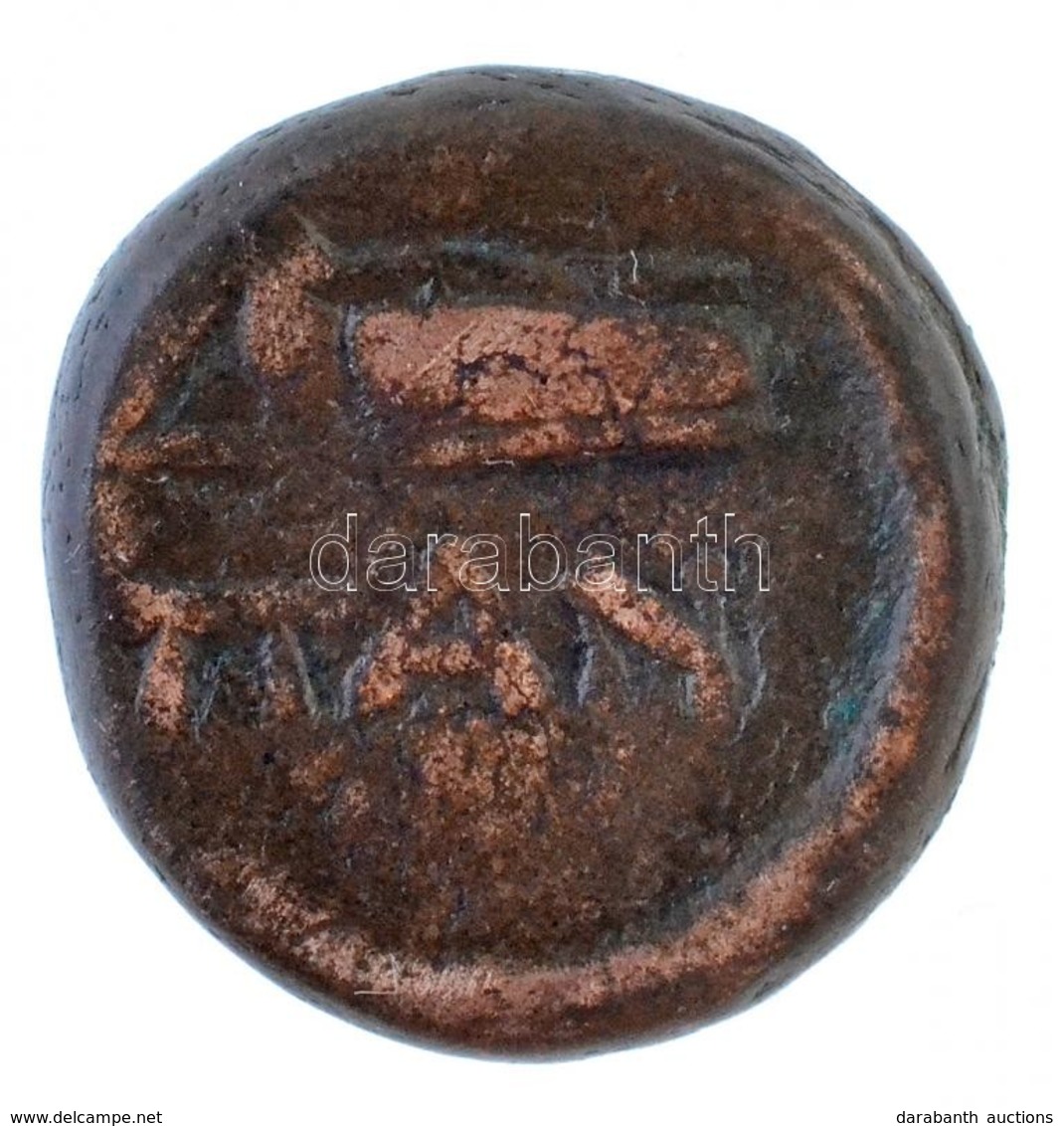 Boszporosz Kr. E. ~IV-III. Század Bronzpénz (3,42g) T:3
Bosporos ~4th-3rd Century BC Bronze Coin (3,42g) C:F - Non Classés