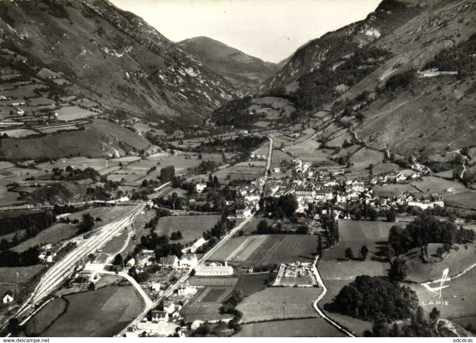 CPSM Grand Format EN AVION AU DESSUS DE ... BEDOUS  (B.P.) 415m Vallée D'Aspe RV - Autres & Non Classés