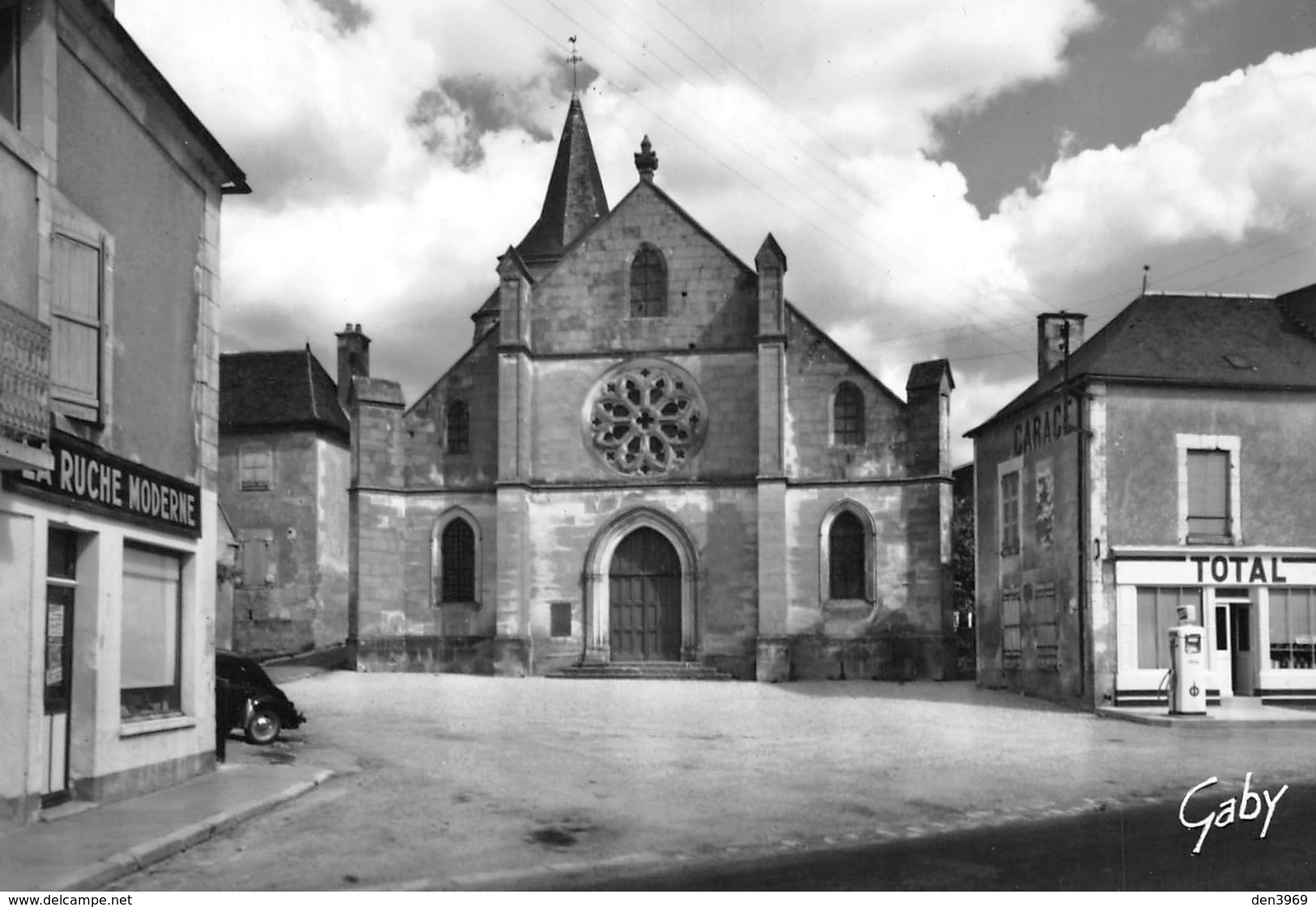 Courson-les-Carrières - L'Eglise - La Ruche Moderne - Station Total - Pompe à Essence - Courson-les-Carrières