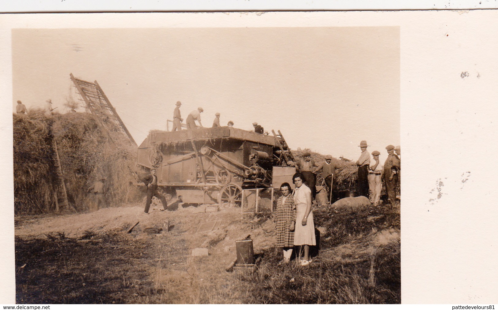 CPA-PHOTO Carte Photo Moissonneuse Batteuse Matériel Agricole Travaux Des Champs Moissons Paysans - Autres & Non Classés