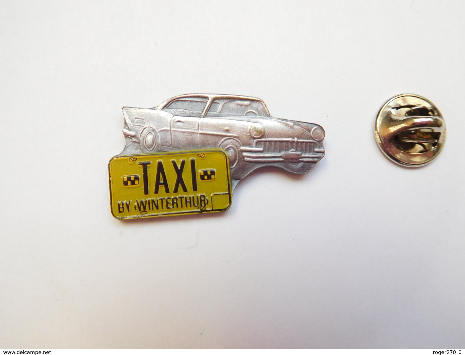 Superbe Pin's En Relief , Auto Américaine , Taxi By Winterthur , Cab - Autres & Non Classés