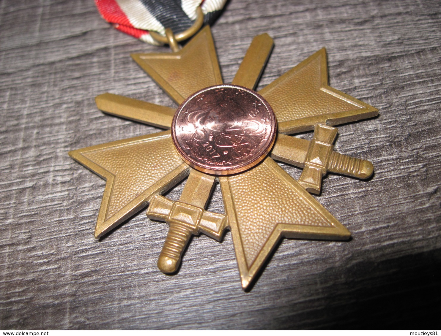 Croix Et Médaille Du Mérite De Guerre "Kriegsverdienstmedaille 1939" - 1939-45