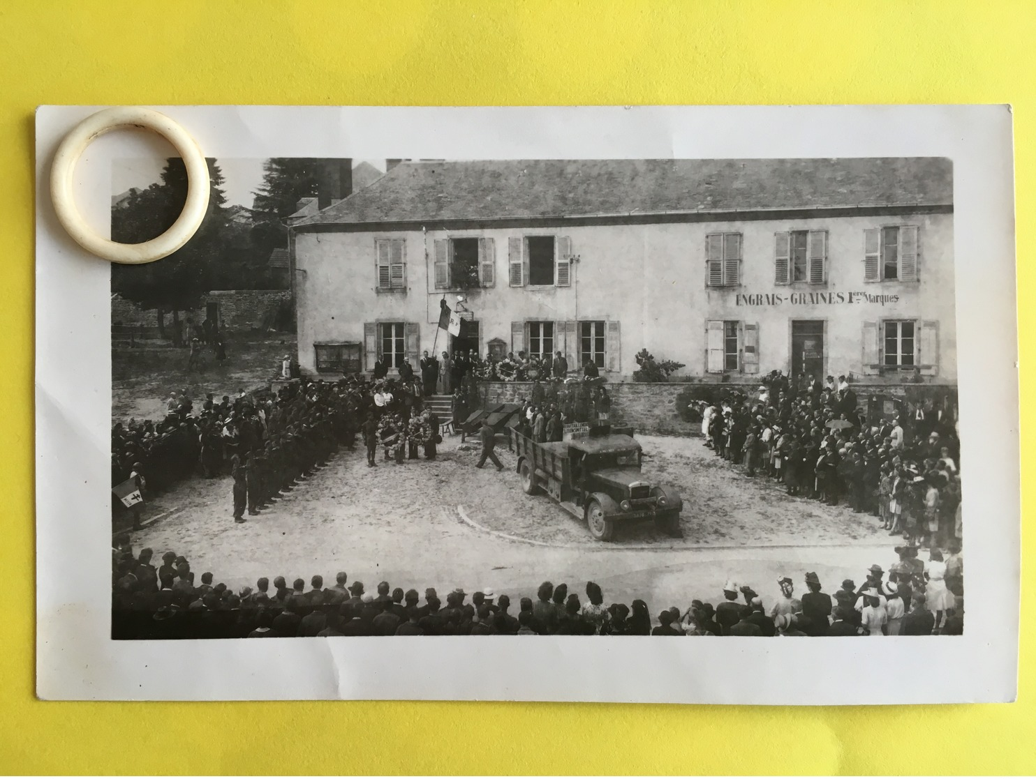 RARE Photo Animée De NEXON   ( 87 )  Obsèques De Maquisards Durant La Guerre 39/45     ( B )   ( BCPAHV6491 ) - Autres & Non Classés