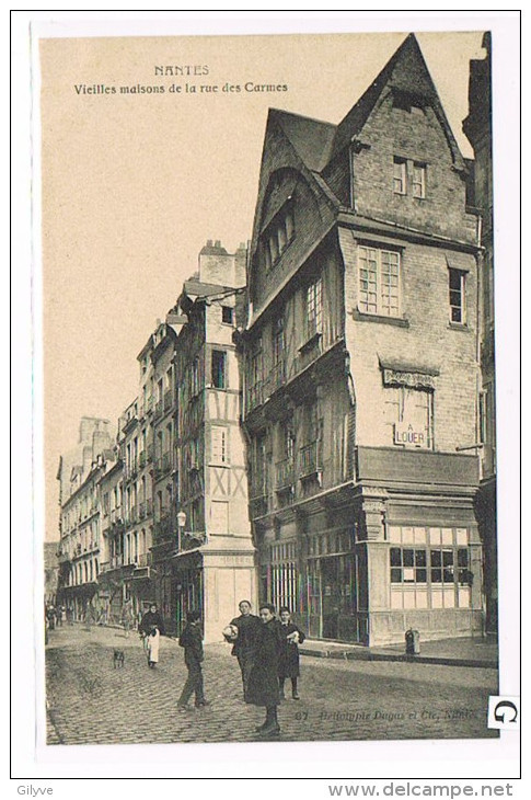 CPA (44 ) NANTES - Rue  Des Carmes - Vieilles Maisons ,Animée - ( 001) - Nantes