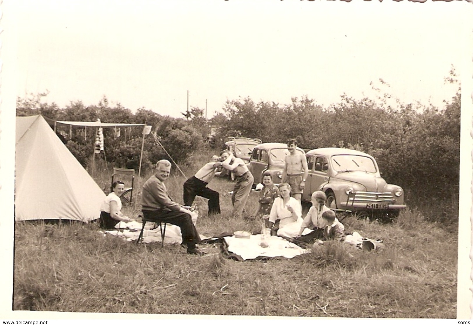 Photographie Ancienne D'automobile, 4 CV Renault Du Nord De 1955, Camping En Famille, Photo D'époque - Cars