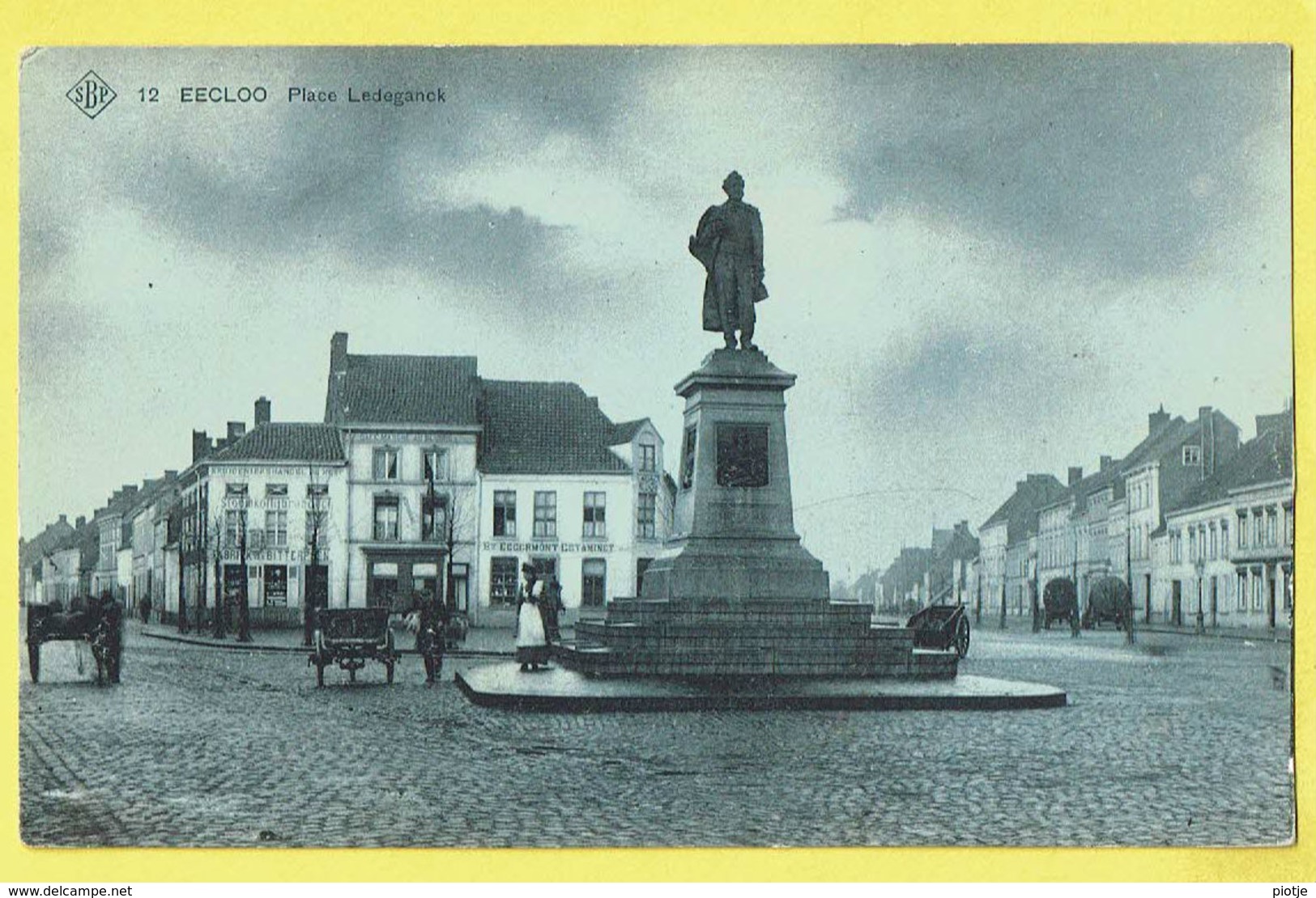 * Eeklo - Eecloo (Oost Vlaanderen) * (SBP, Nr 12) Place Ledeganck, Statue, Belle Animation, Char, Estaminet Eggermont - Eeklo