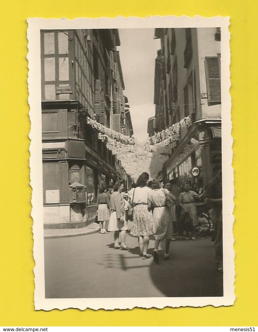 Photo Ancienne BAYONNE - Le Carrefour Des 5 Cantons - Rue Décorée Pour Fête Basque - Lieux