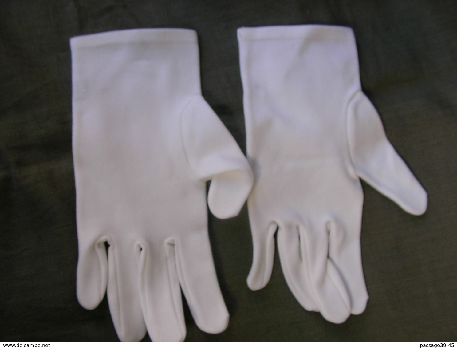 BRELAGE POLICE EN CUIR BLANC ET GANTS BLANC