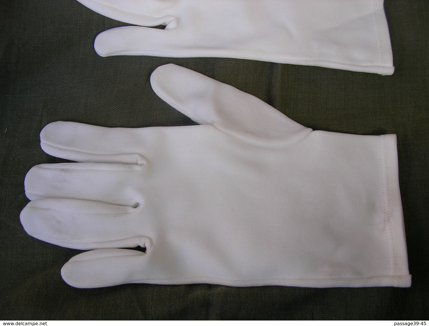 BRELAGE POLICE EN CUIR BLANC ET GANTS BLANC