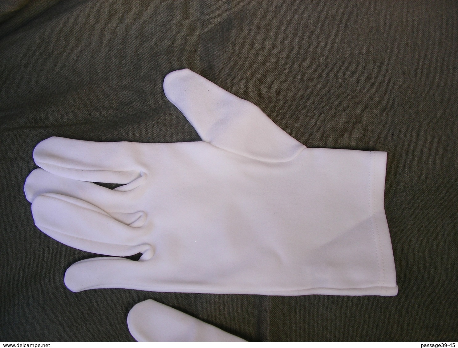 BRELAGE POLICE EN CUIR BLANC ET GANTS BLANC