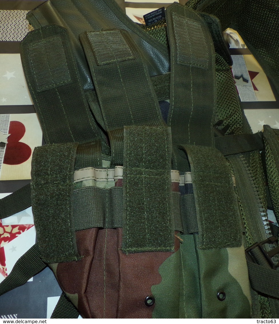 GILET TACTIQUE DE COMBAT , MARQUE MILTECH , POCHE A JUMELLE AVEC UNE PAIRE DE JUMELLE , HOLSTER A PISTOLET AVEC PORTES - Equipaggiamento