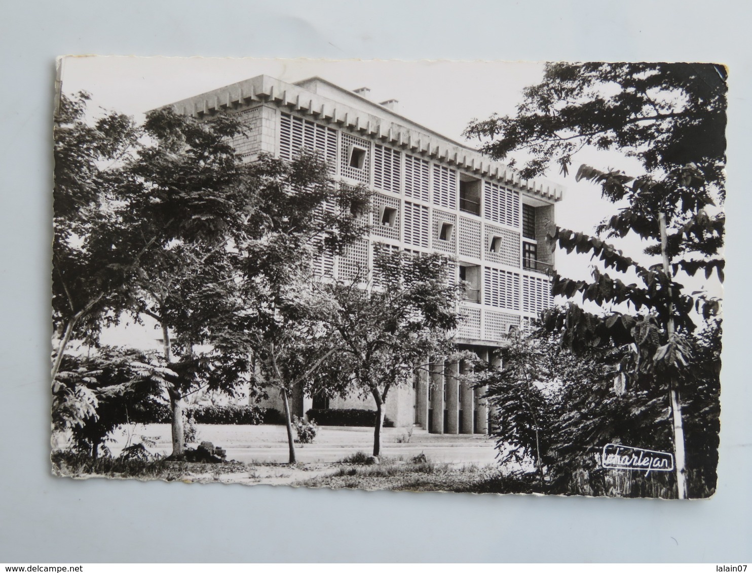 C.P.A. : CONGO BRAZZAVILLE : BRAZAVILLE : Banque Société Générale, Timbre En 1959 - Brazzaville