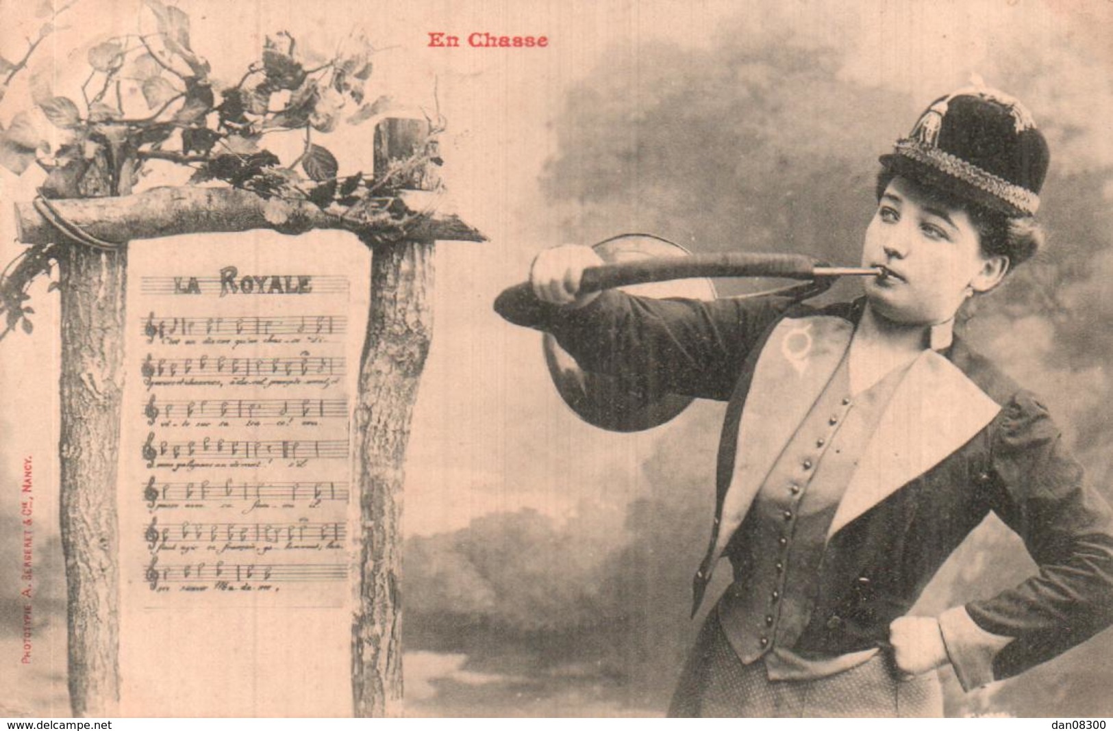 EN CHASSE LA ROYALE PHOTO BERGERET FEMME SONNANT DU COR DE CHASSE CIRCULEE 1904 - Bergeret