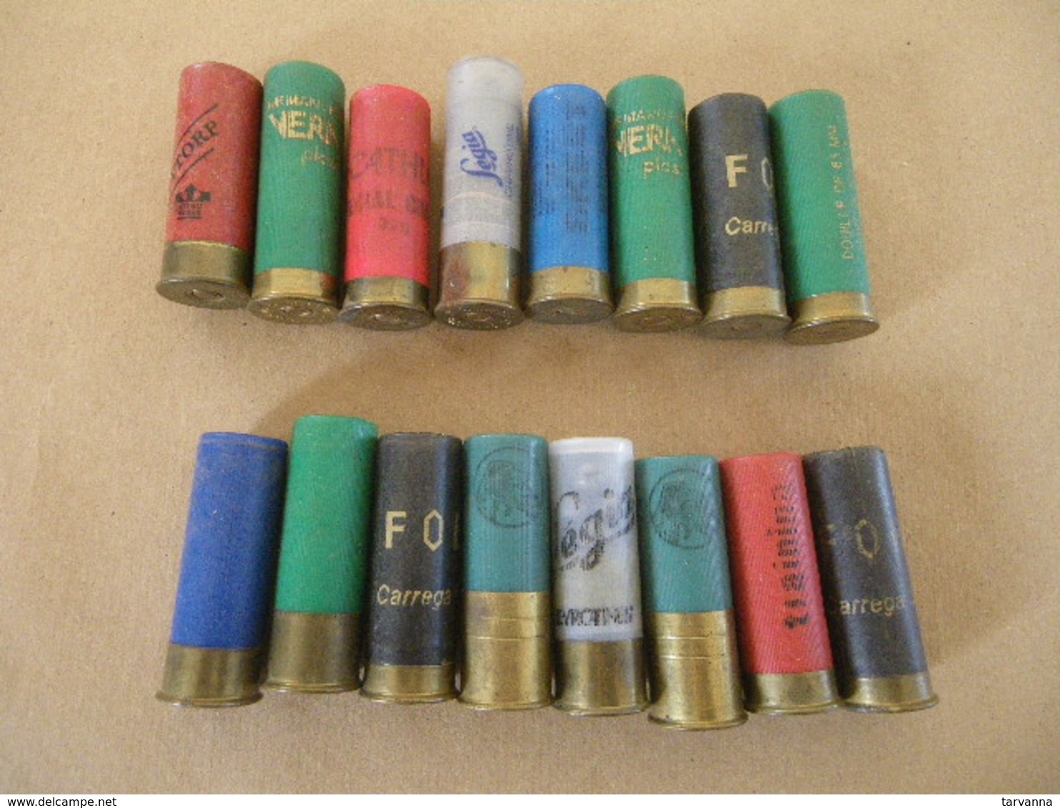 Lot De 16 Anciennes Cartouches De Chasse Cal 12 - Equipement