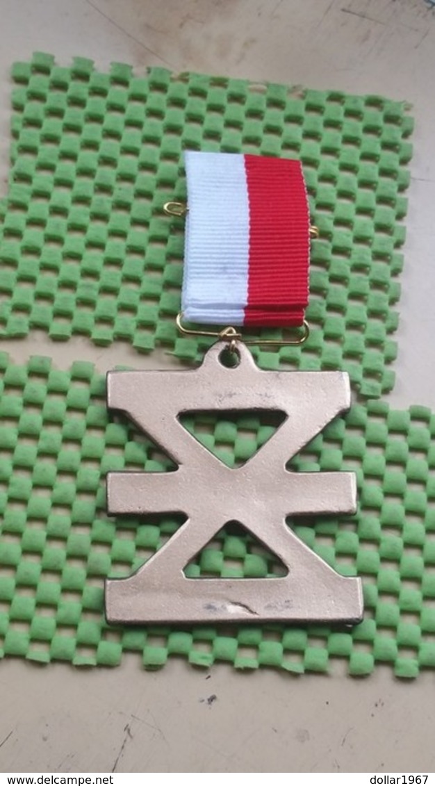 Medaille / Medal - Medaille - Wandelvereniging 75 Jaar 1941-2016 / Hiking Club 75 Jaar 1941-2016 - The Netherlands - Autres & Non Classés