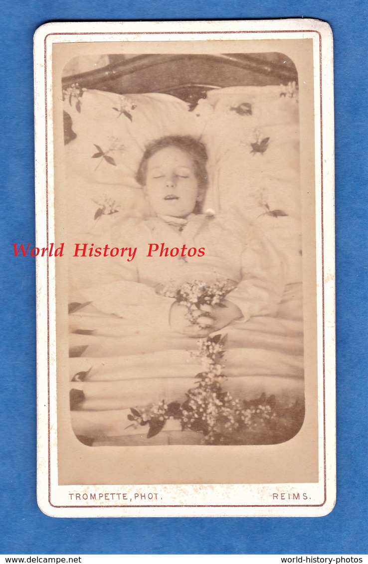 Photo Ancienne CDV Vers 1880 - REIMS - Portrait Post Mortem D'une Petite Fille - Photographe Trompette - Enfant Mort - Alte (vor 1900)