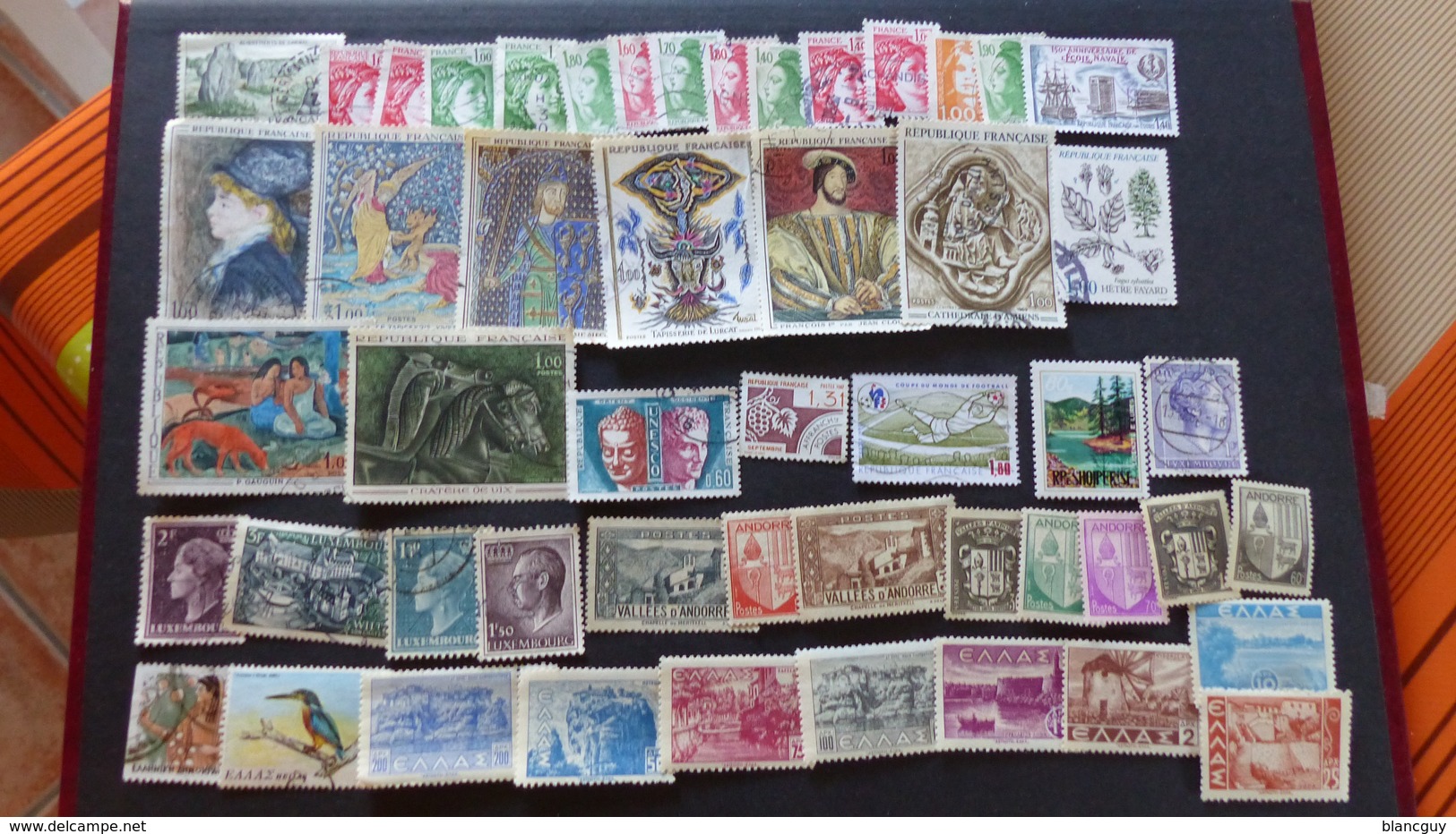 Vrac de 3100 timbres oblitérés du monde, quelques neufs, tous différents