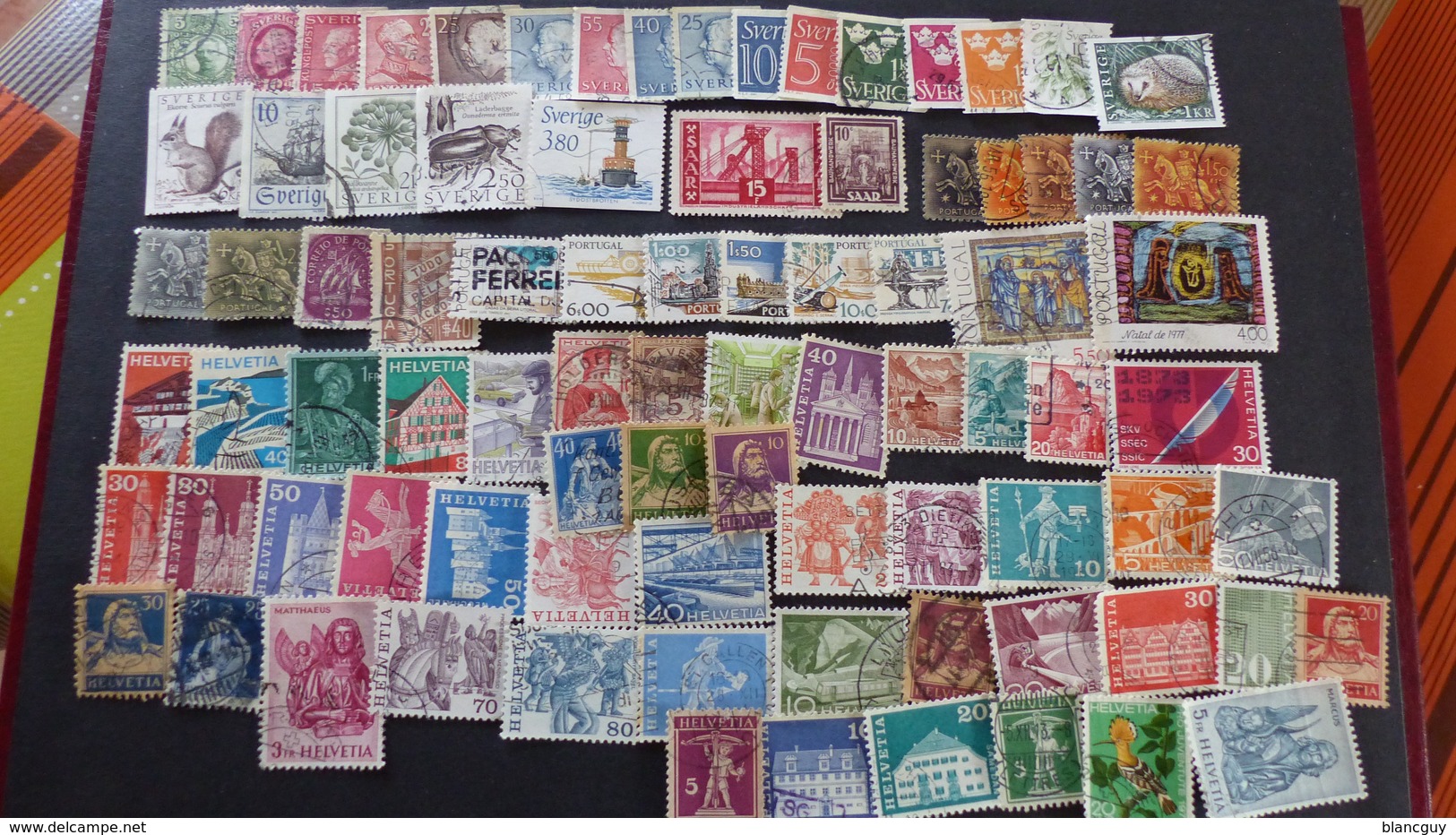 Vrac de 3100 timbres oblitérés du monde, quelques neufs, tous différents