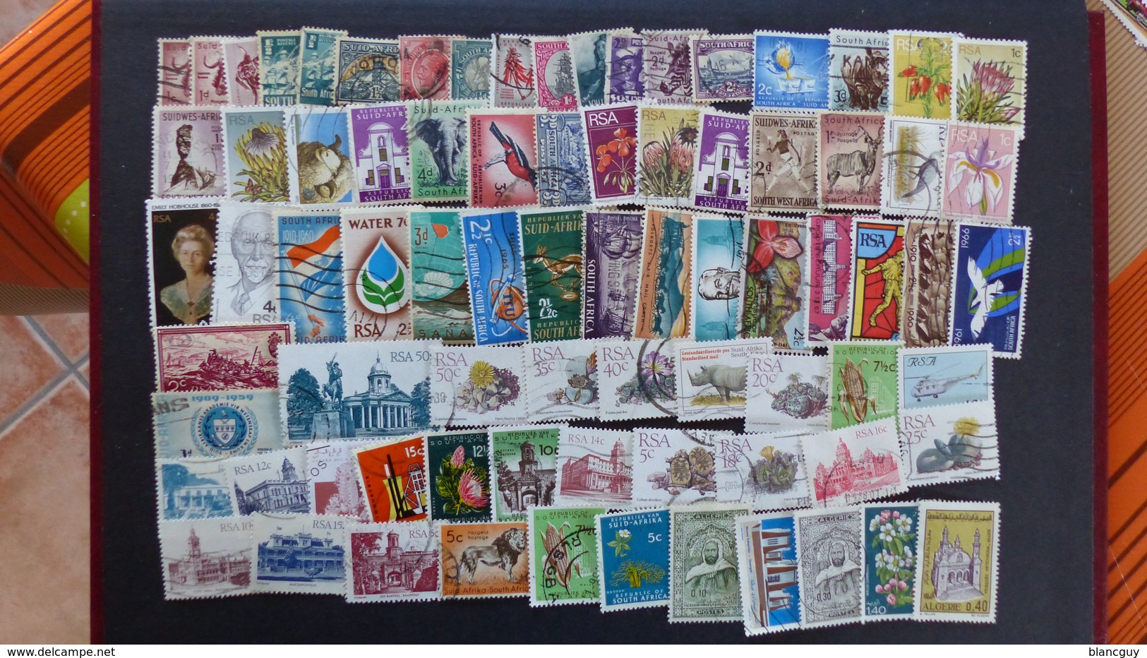 Vrac de 3100 timbres oblitérés du monde, quelques neufs, tous différents
