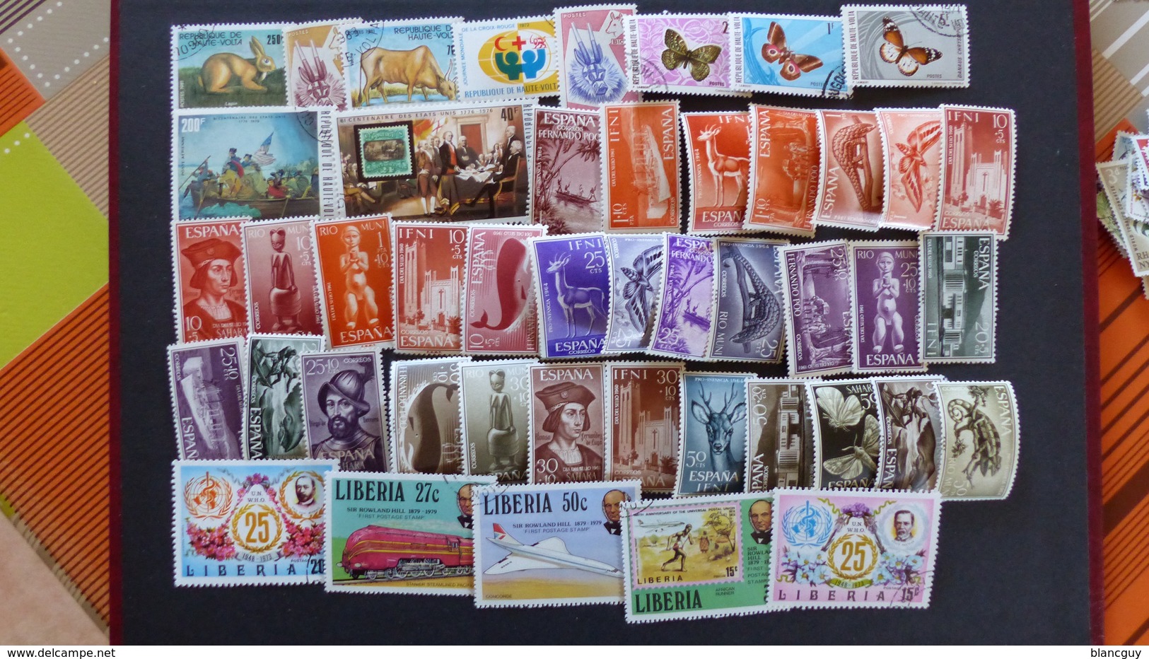 Vrac de 3100 timbres oblitérés du monde, quelques neufs, tous différents