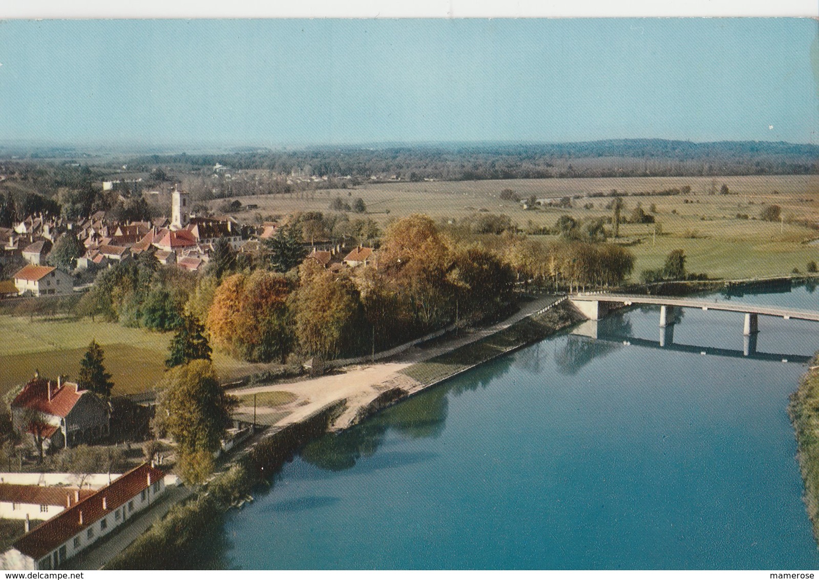 PONTAILLER-SUR-SAÔNE (21). Vue Aérienne Sur Le Beau Site De Pontailler - Autres & Non Classés