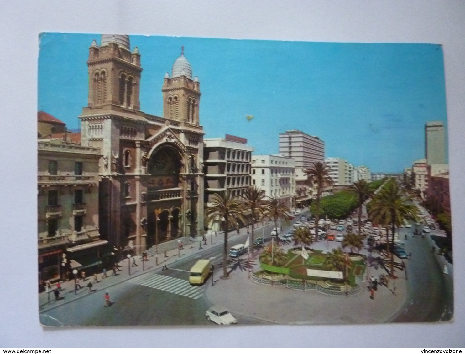 Cartolina Viaggiata "TUNIS Av. Habib Bourghiba" 1982 - Tunisia