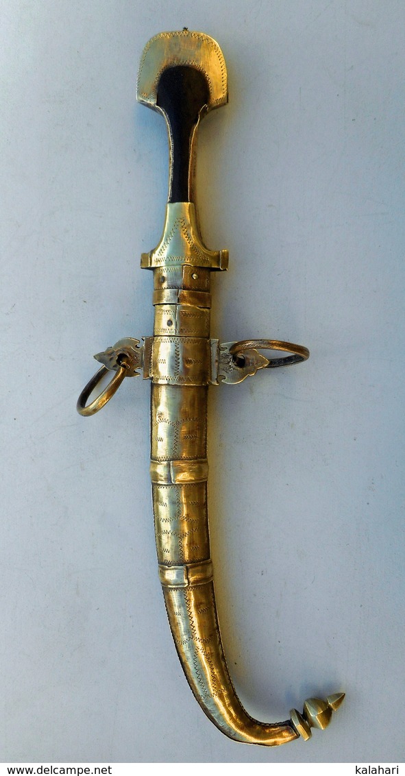 SUPERBE  COUTEAU KOUMYA DU MAROC, XIX SIECLE, KOUMMYA MODELE PEU COURANT - Armes Blanches