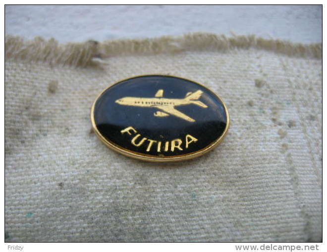 Pin's Avion Futura - Airplanes