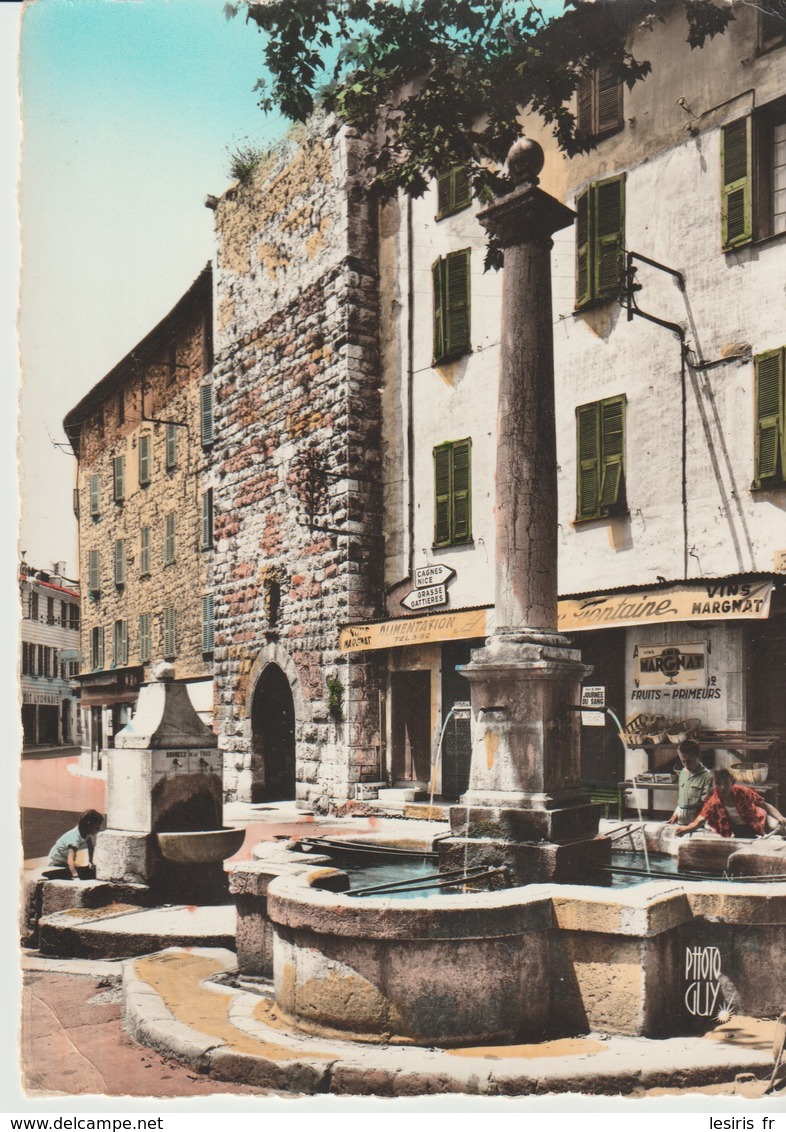 PHOTO - VENCE - FONTAINE DU XVI° SIÈCLE - E 137 - PHOTOGUY - Vence