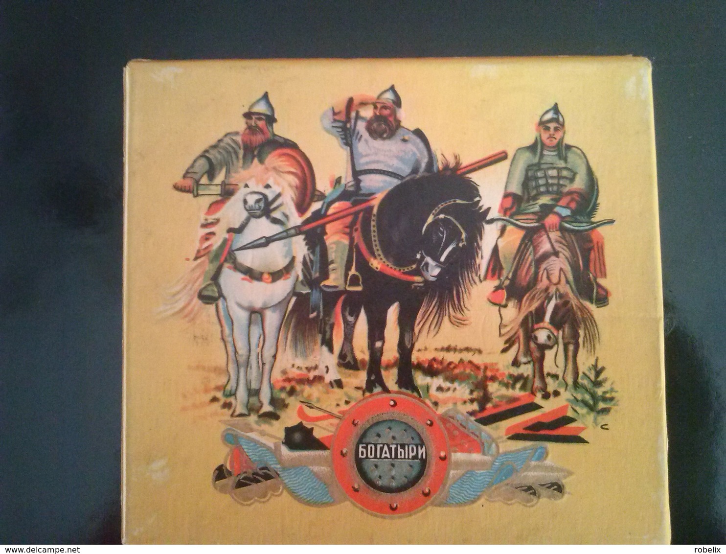 “3 Heroes” - Russian Empty Cigarettes Carton Box  - Around 1955-60 - Zigarettenetuis (leer)