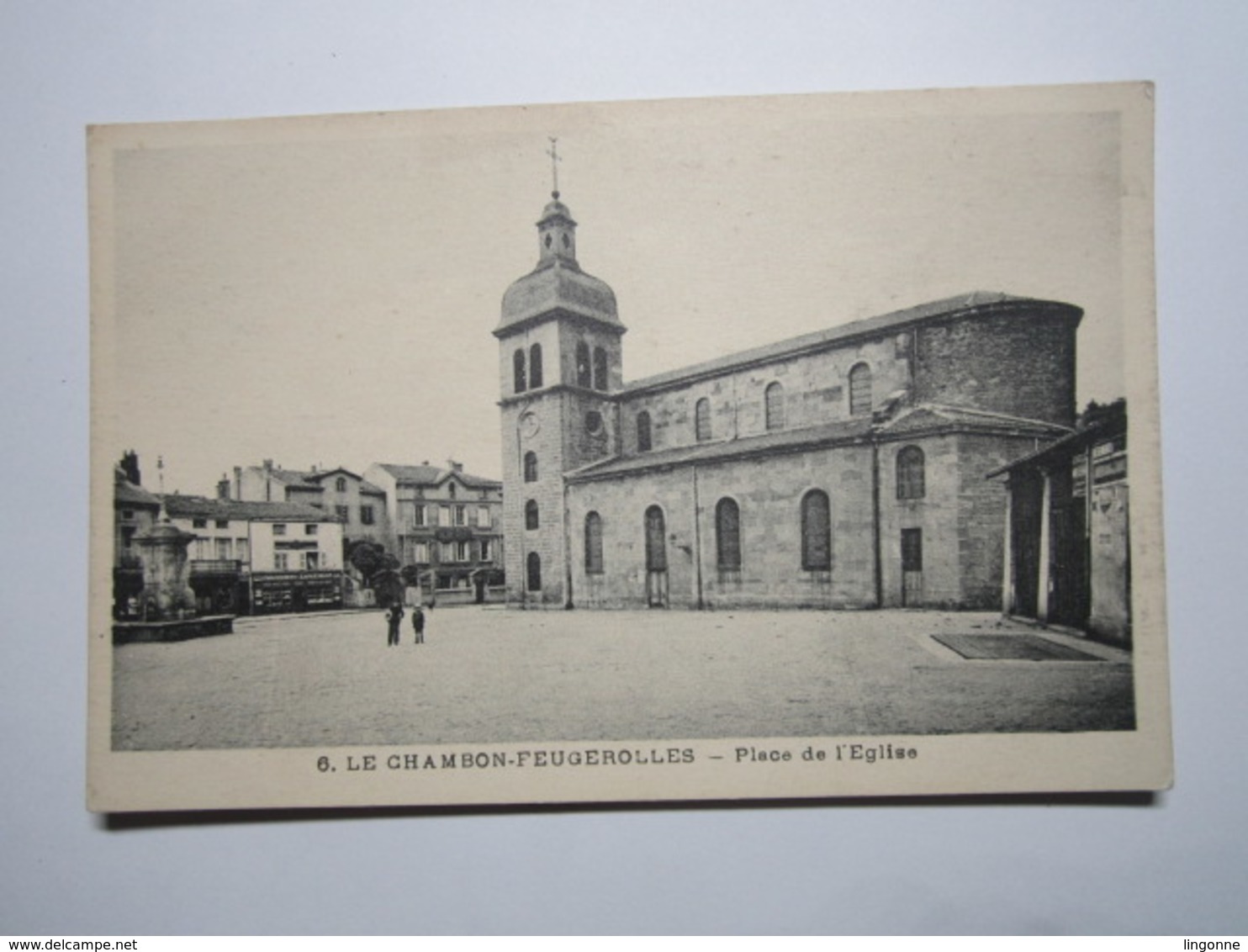 LE CHAMBON-FEUGEROLLES - Place De L'église - Le Chambon Feugerolles