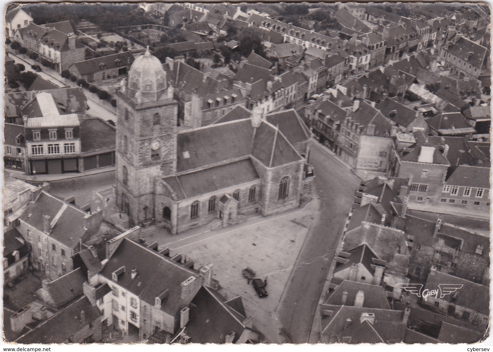 LOUDEAC - Place De L'Eglise Saint-Nicolas - Vue Aérienne - CPSM GF - Loudéac