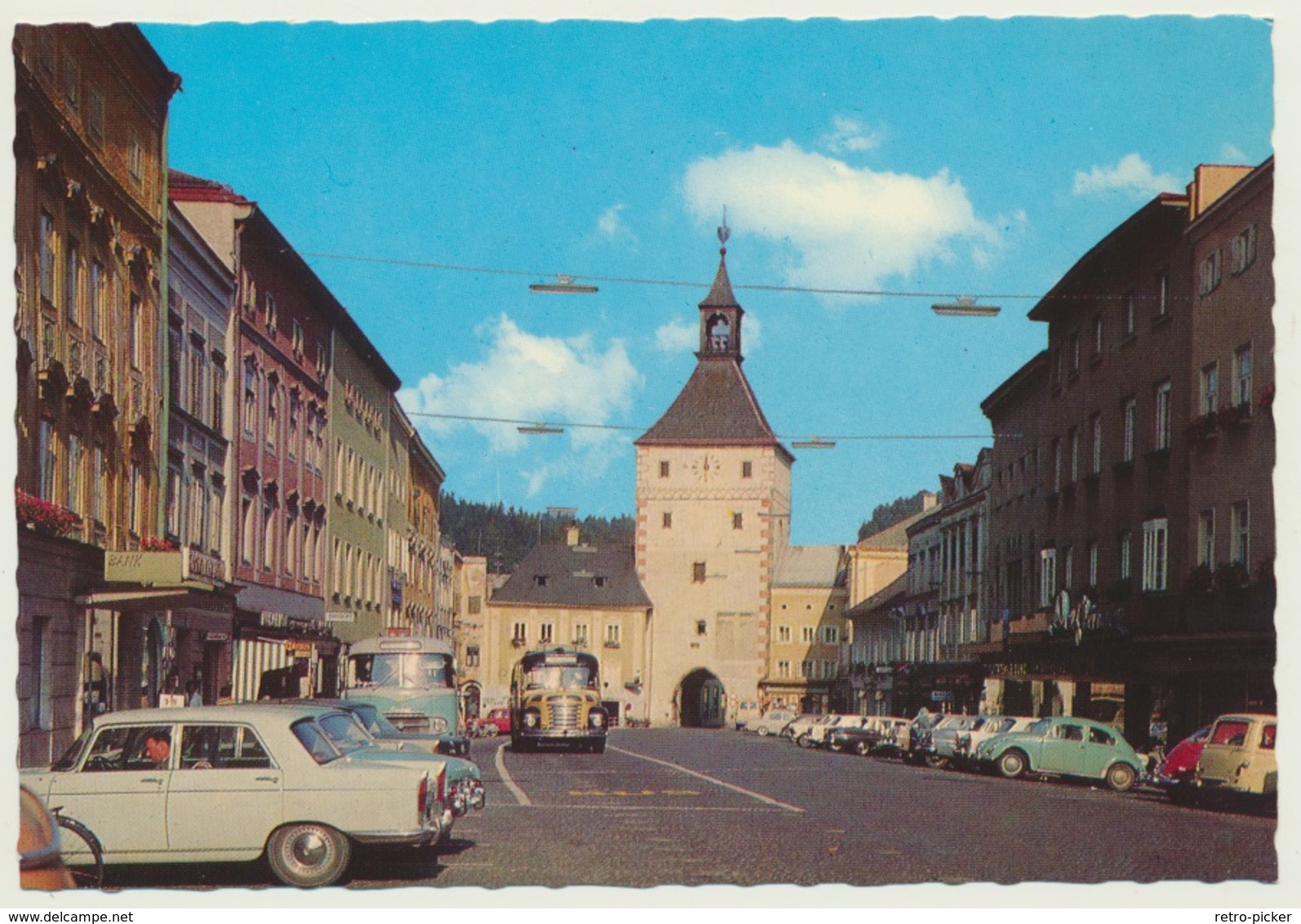 AK  Bus Vöcklabruck Parkplatz Mit Autos VW Käfer - Autobús & Autocar