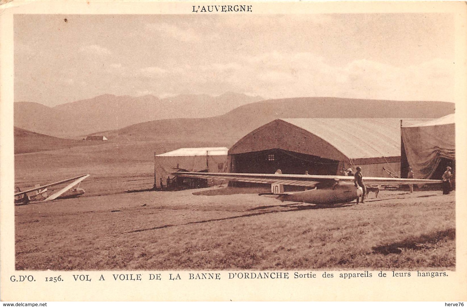 L'AUVERGNE - Vol à Voile De La BANNE D'ORDANCHE - Sortie Des Appareils De Leurs Hangars - Aviation - Other & Unclassified