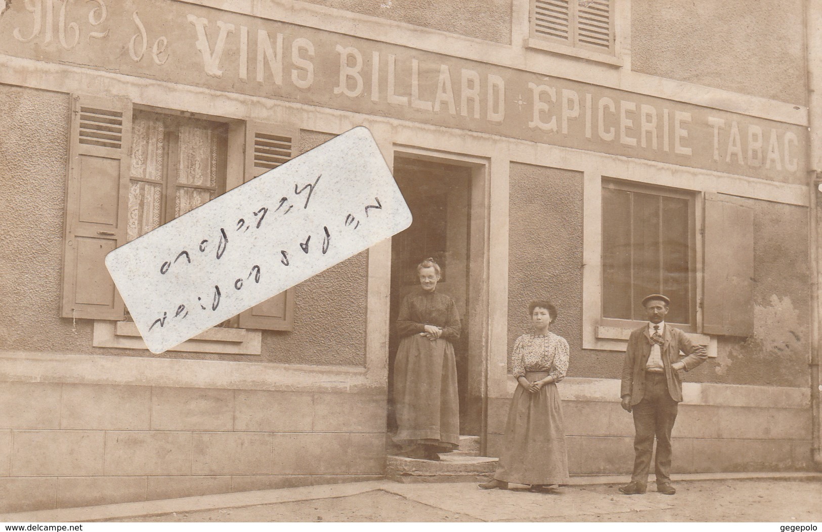 Maison De Marchand De Vins , Billard , Epicerie  Et Tabac  En 1911 à Localiser  ( Carte-photo ) - To Identify