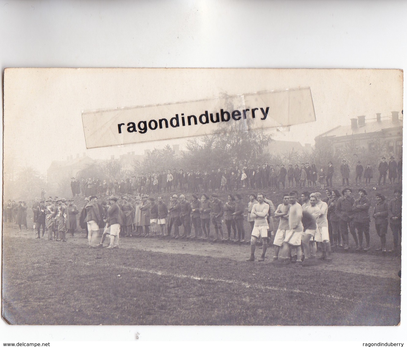 CPA PHOTO - POLOGNE - TESCHEN -CIESZYN - MILITARIA - MATH De FOOTBALL SOLDATS ET SPECTATEURS Conflit POL TCH 1920 - Pologne