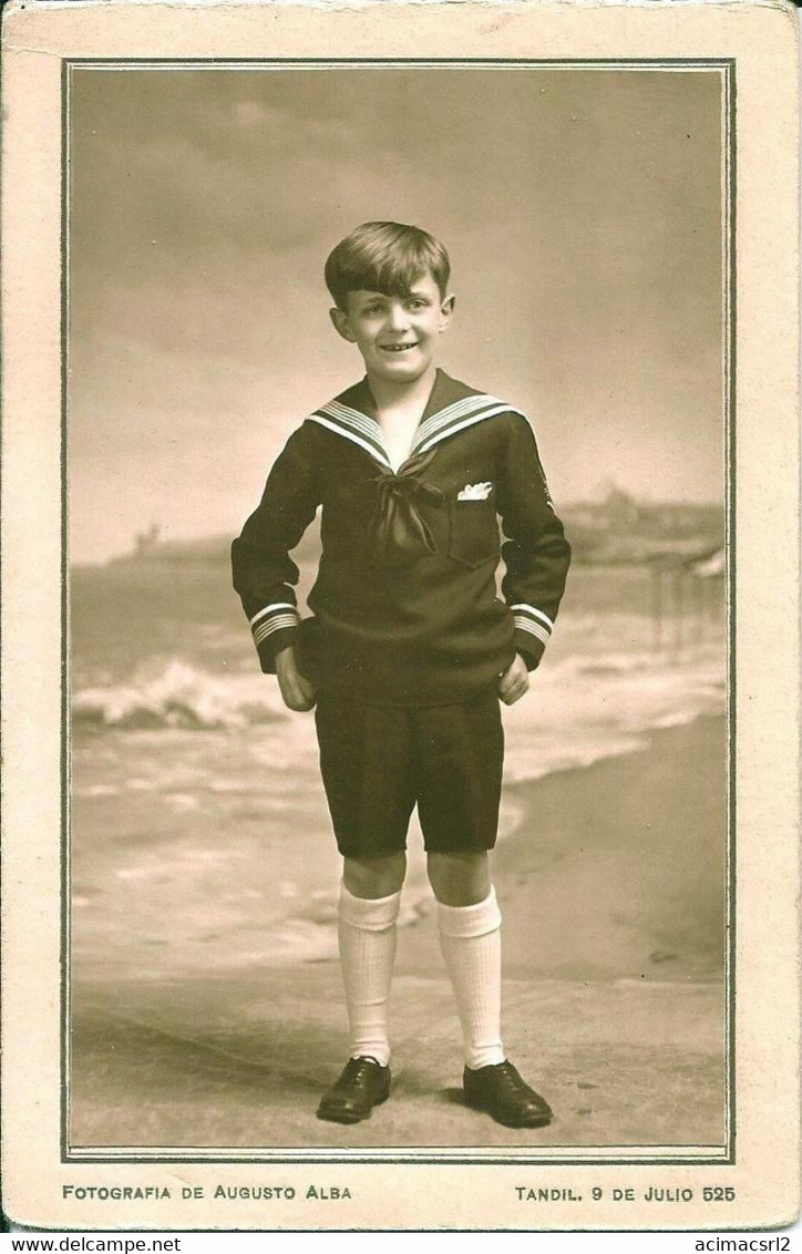 X157 BOY GARÇON En Costume Marin / In Sailor Suit - Carte Photho Studio W/backdrop / Toile De Fond 1920's In Photobooth - Personas Anónimos