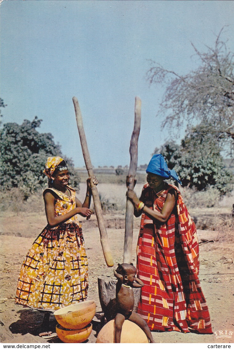 AFRIQUE,AFRICA,SENEGAL,FEMME,PILEUSE,PREPARATION DU REPAS,ENFANT NU - Senegal