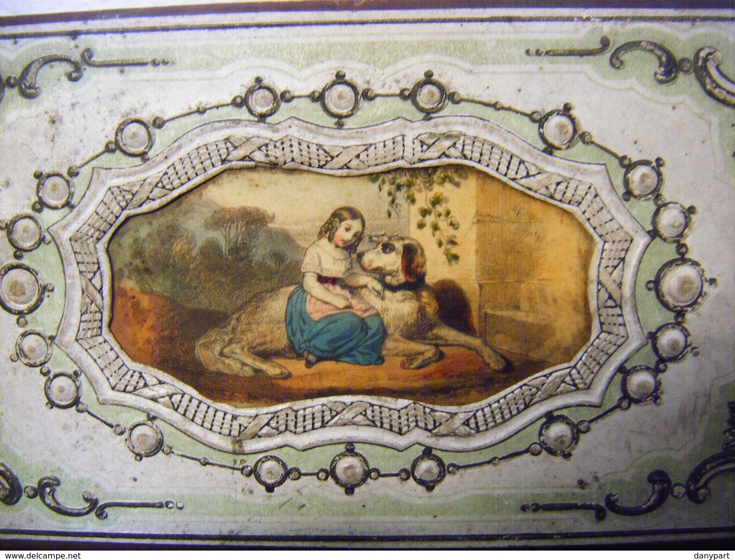 SUPERBE TRES ANCIENNE BOITE EN CARTON AVEC DANS LE CARTOUCHE UNE JOLIE SCENE FILLETTE ET CHIEN BON ETAT - Dozen