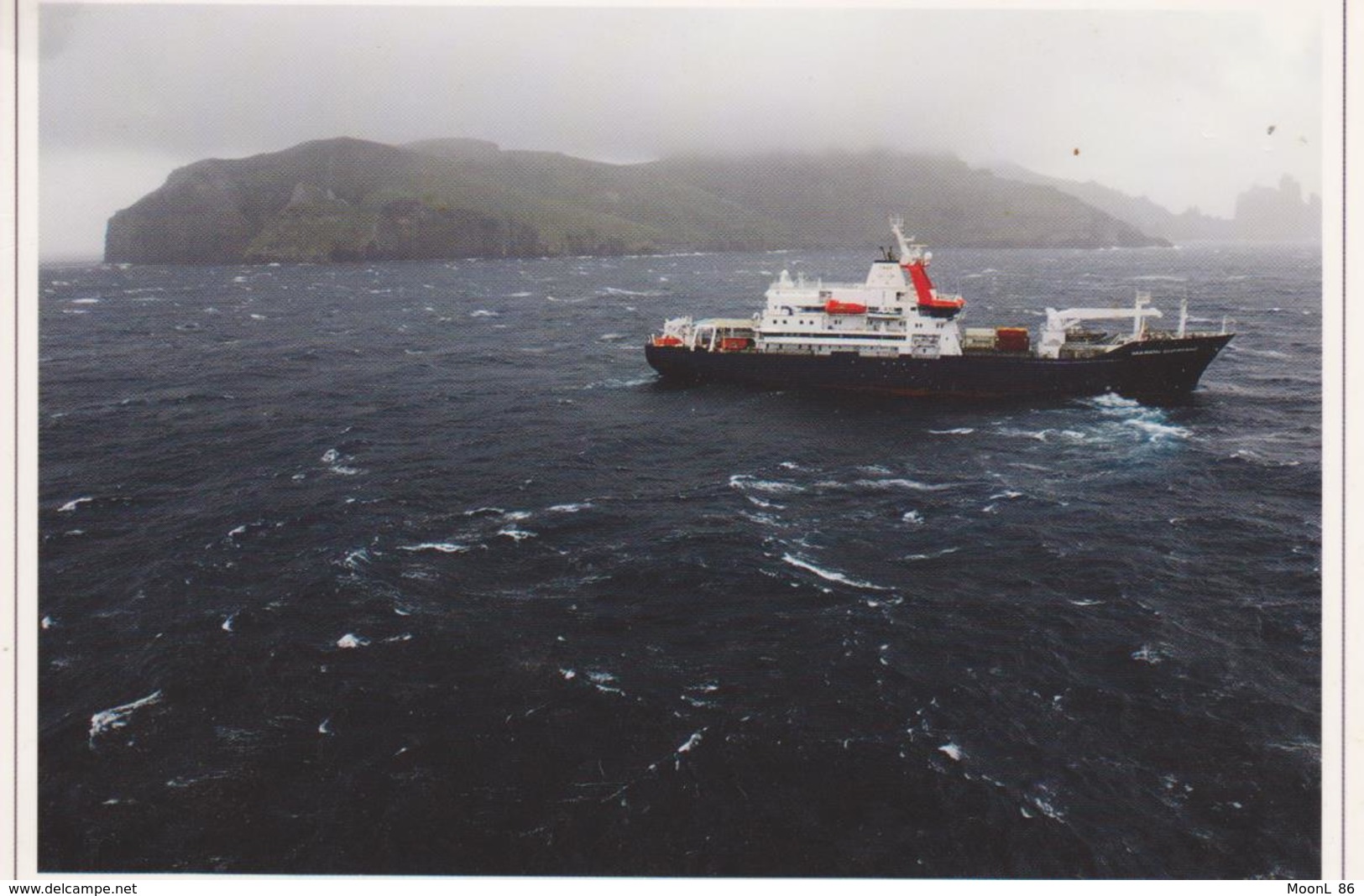 974 - ILE DE LA REUNION - BATEAU - LE MARION DUFRESNE DEVANT L ILE DES PINGOUINS ARCHIPEL DE CROZET - Autres & Non Classés