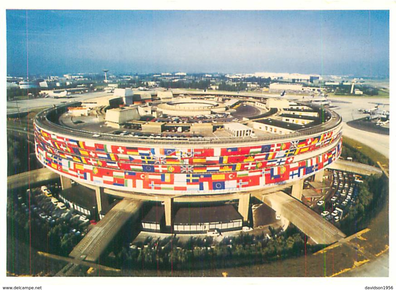 Cpsm -  Aéroport De Paris Charles De Gaulle  , Empavillonnage Avec Des Drapeaux                  AH722 - Aerodromes