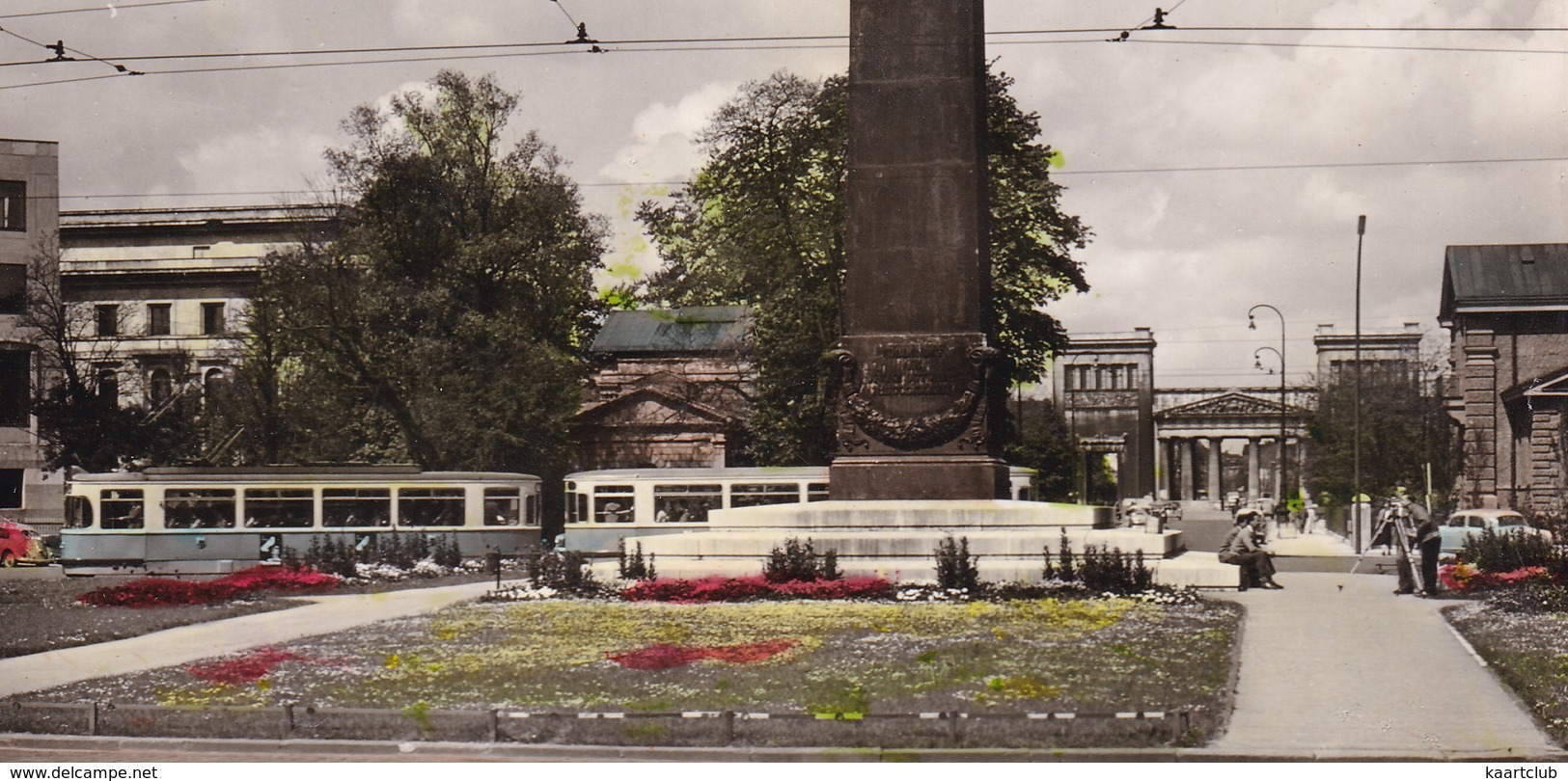 München: 2x TRAM / STRAßENBAHN, MERCEDES 180, VW 1200 - Obelisk Am Karolinen-Platz - Voitures De Tourisme