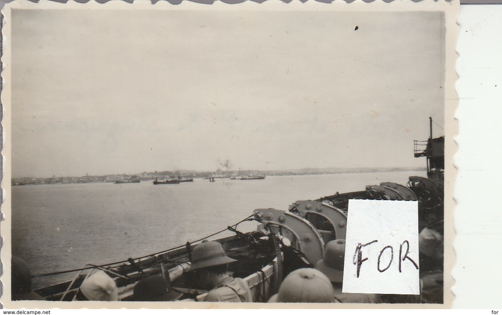 Singapour : Ville Et Port - 1947 - Vue Prise Du Bateau - Ile De France ( Format 8,5cm X 5,7cm ) Photo Militaire - Guerre, Militaire