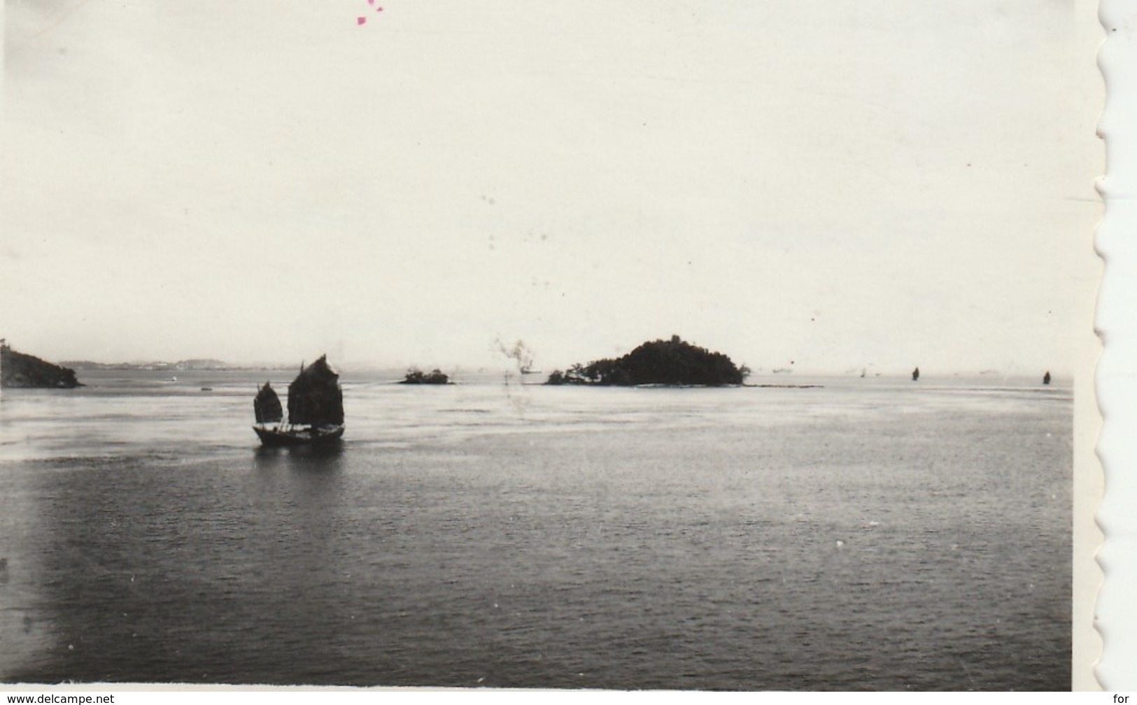 Singapour : Deux Jonques Dans La Baie - 1947 - Prise Du Bateau - Ile De France ( Format 8,5cm X 5,7cm ) - Lieux