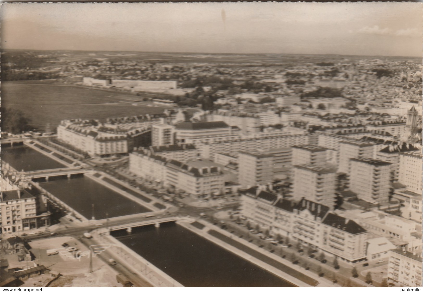 CARTE POSTALE AERIENNE ANCIENNE CAEN   VUE AERIENNE SUR LA PRAIRIE AU FOND LE LYCEE MALHERBE  G 5 - Caen