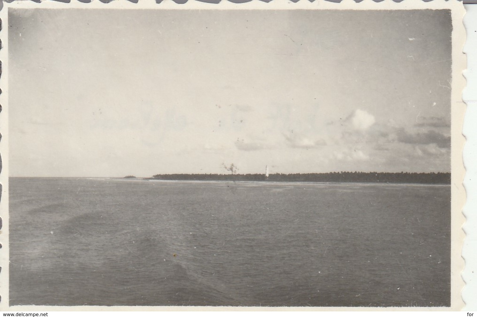 Singapour : Atoll De Melicoi. - Vue Prise Du Bateau - Ile De France 1947 ( Format 8,5cm X 5,7cm ) - Lieux